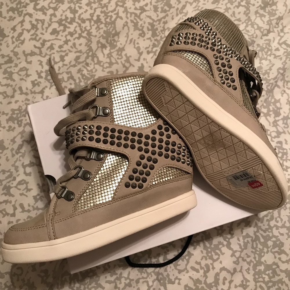 Wedge sneakers